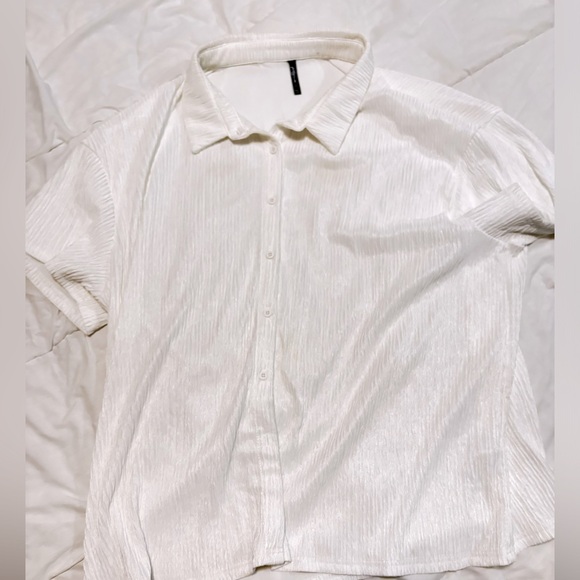 Plus sized light cream coloured  crinkle textured short sleeved beach shirt - Picture 4 of 4